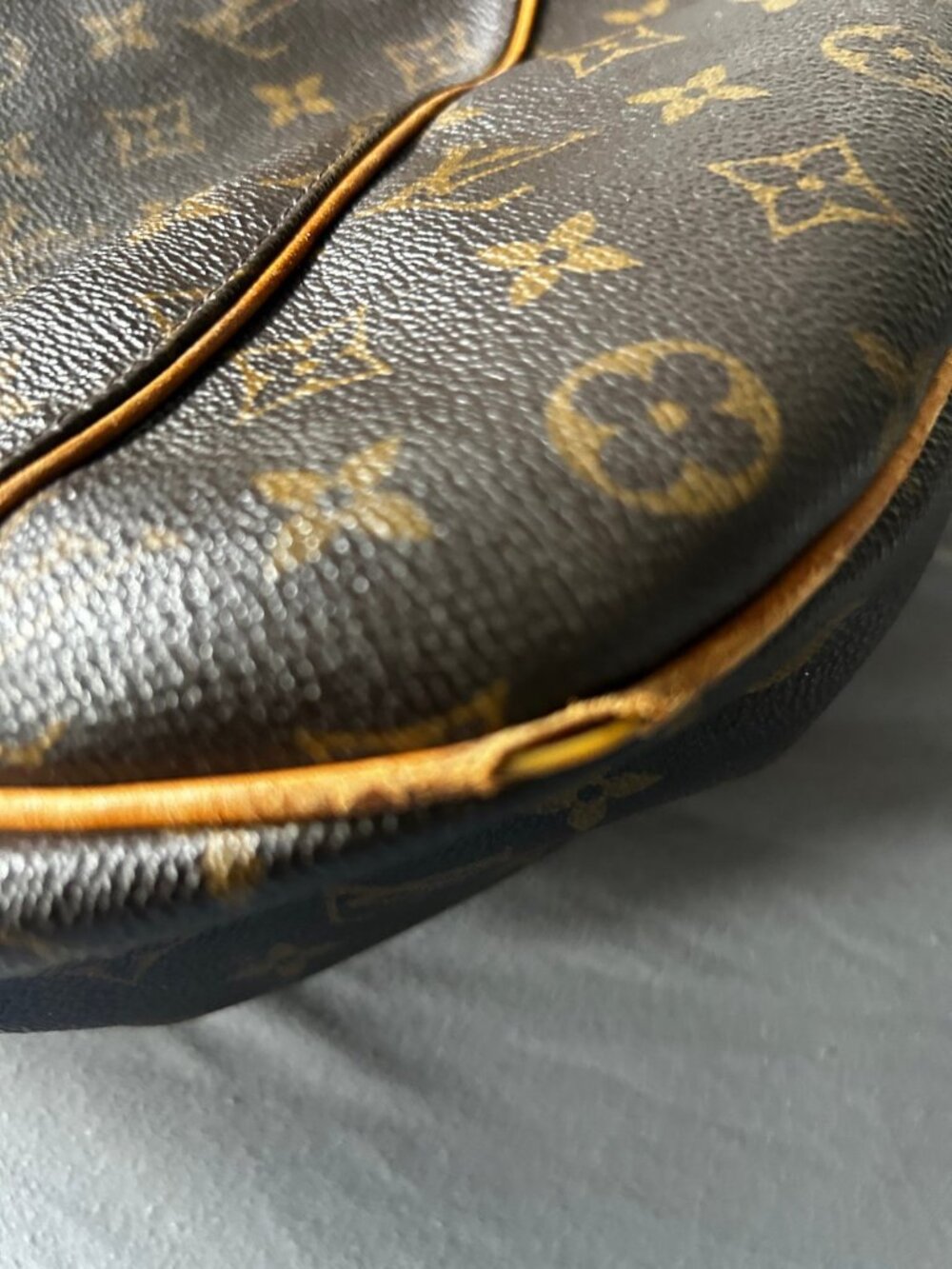 Authentic Louis Vuitton Galliera PM Monogram Shoulder Hobo Bag M56382 - Picture 4 of 16
